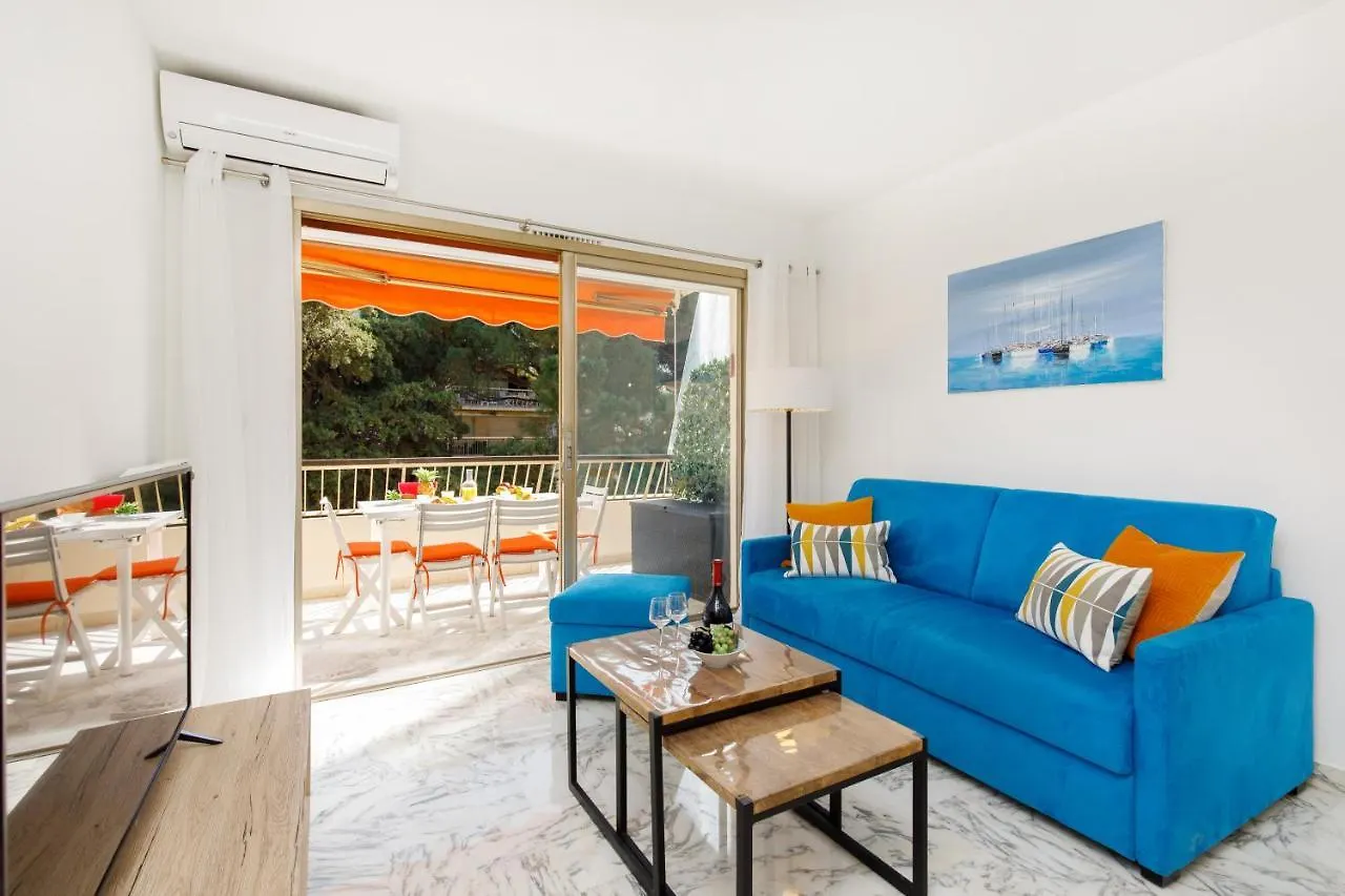 All Blue Yourhosthelper Cannes Frankreich